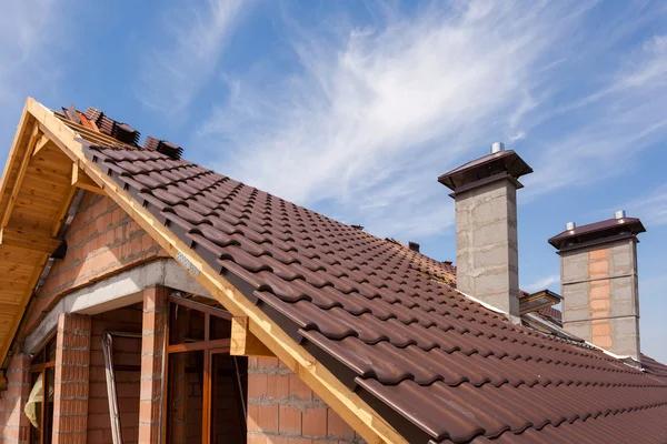 The Role of Professional Contractors in Roof Replacement & Installation