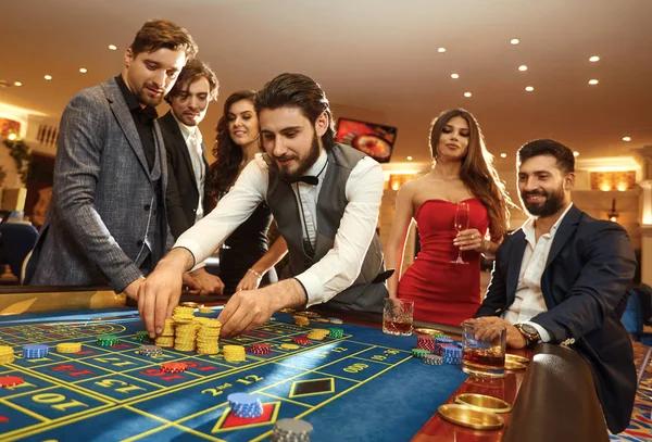 Compare Innovative Gaming Destinations with casinos nuevos Reviews